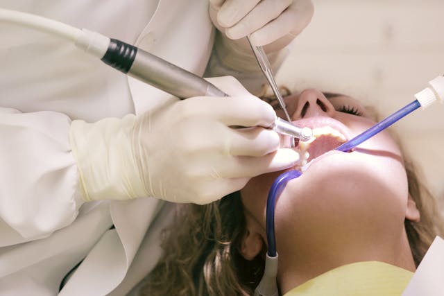 praktik dokter gigi